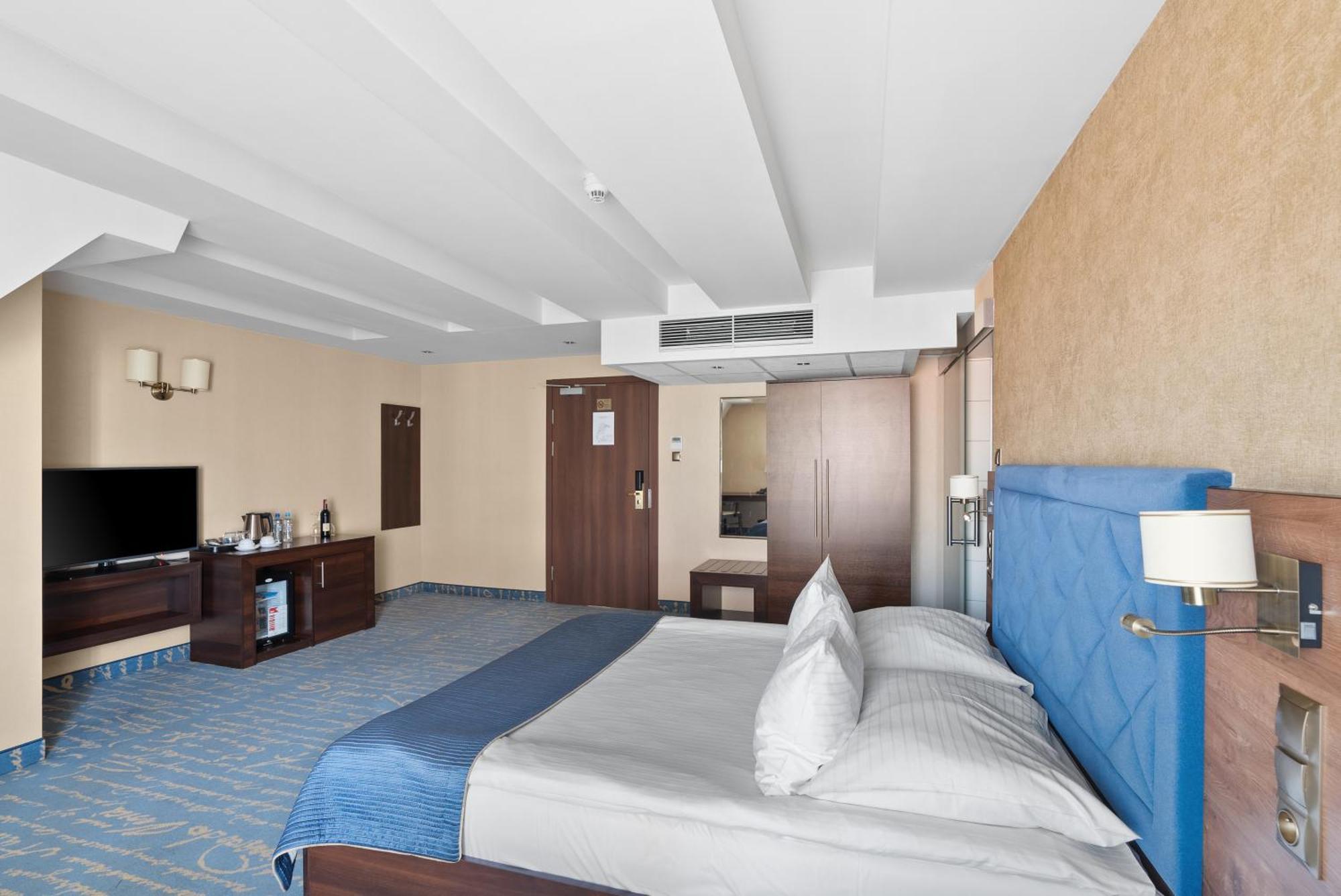 Hotel Diament Plaza Gliwice Bagian luar foto